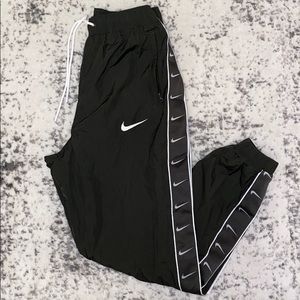 Nike NSW Swoosh Woven Pants